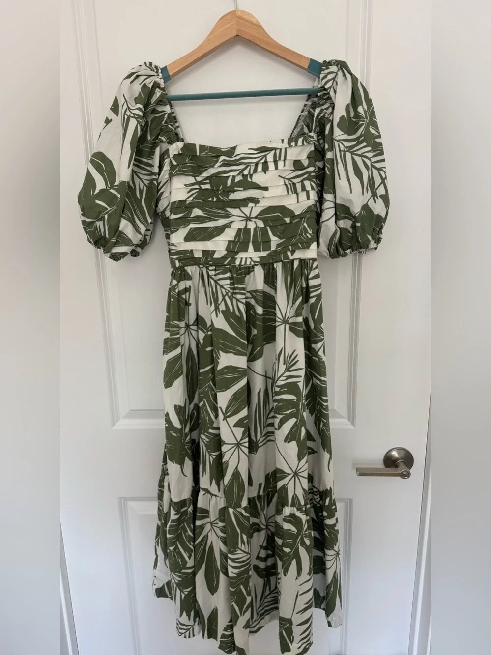 Abercrombie and Fitch Green Leaf-Print Puff Sleeve Midi Dress